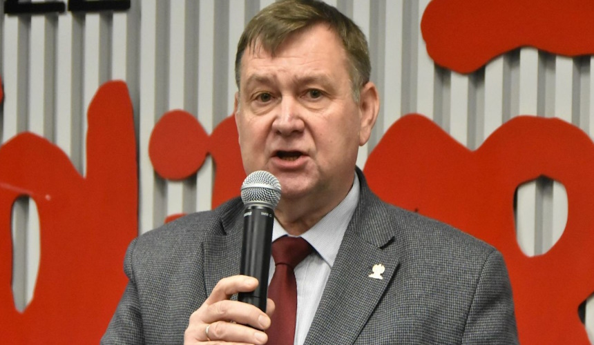 Waldemar Jakubowski: z listy lektur nie mogą zniknąć pozycje kształtujące tożsamość narodową.